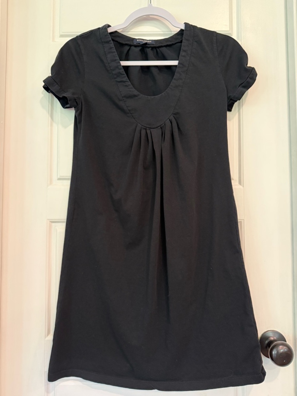 Banana Republic Short Sleeve Black Pleated Shift Dress Short Sleeve Size S EUC